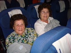 Rafiha and Lilian on the plane to Paris (sy)