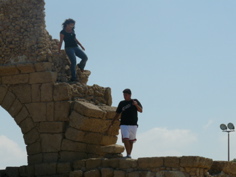 Ursula and Paul on the Roman Aquaduct in Ceasarea by the Sea (rw)