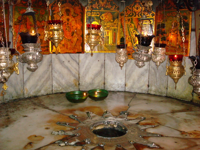 The silver circle and icons in the Grotto of the Nativity (sy)