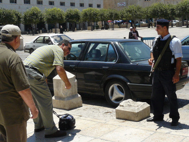 Edmond, David, and the Palestinean Authority in Manger Square (rw)