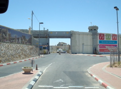 Controlling access to and from the Holy city of Bethlehem, separation wall and gate (sy)