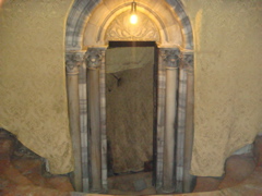 Entrance down to the Grotto of the Nativity (hs)