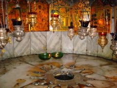 The silver circle and icons in the Grotto of the Nativity (sy)