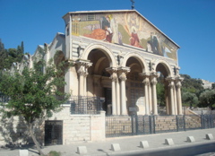 Approaching the Church of all Nations, near the Garden of Gethsemane (sy)