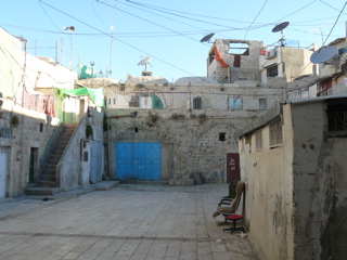 Open courtyard, Old Jerusalem (rw)