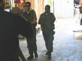 Israeli soldiers in the marketplace (rw)