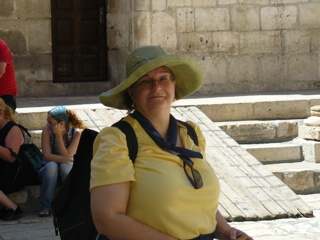 Ann in the courtyard of the Holy Sepulchre (rw)