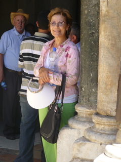 Suad at the entrance to the Holy Sepulchre (rw)