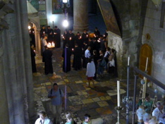 Armenian service at shrine to Mary in Church of the Holy Sepulchre (rw)