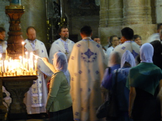 Beginning Midnight Liturgy at the Holy Sepulchre (rw)