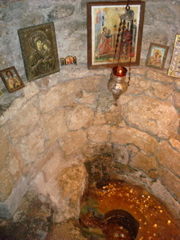 The well in Church of Annunciation, Mary's Well, Nazareth (rw)