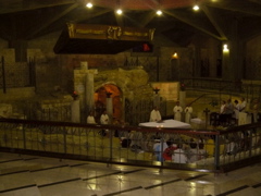 The cave home in the church of Mary, Nazareth (rw)