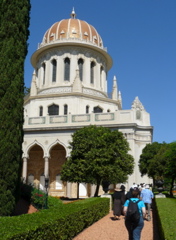 Ann approaches the Baha'i Shrine of the Bab in Haifa (rw)
