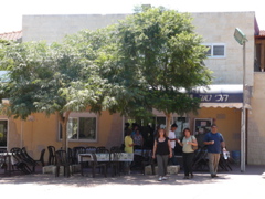 Leaving the Druze falafel cafe on El Carmel - Alma, Paul, Rowida, Karim (rw)