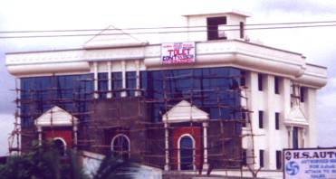 Building in multiple styles near Hosur Rd