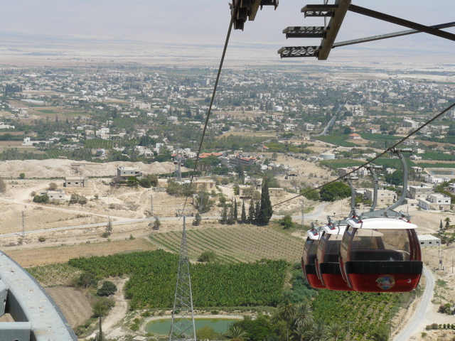 The cable cars back down to Jericho (rw)