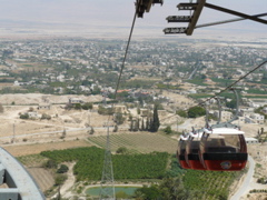 The cable cars back down to Jericho (rw)