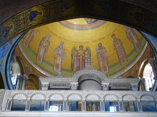 The dome iconography in the Church of the Holy Sepulchre, from the entrance (rw)