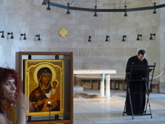 Father Samer reads the gospel of the loaves and fishes in the Church of the Seven Springs (rw)